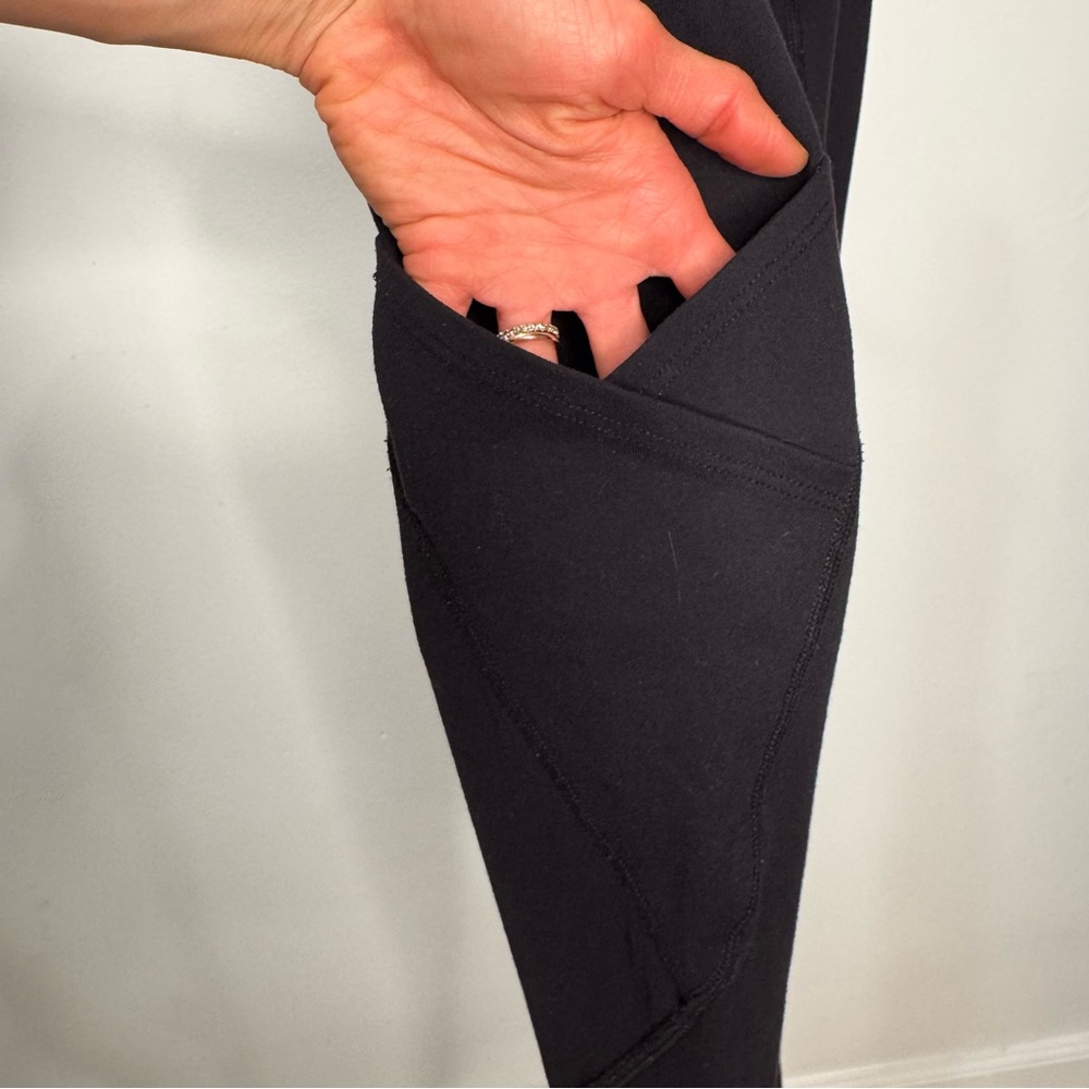 Beyond Yoga Black Leggings Criss Cross Pockets Cross Seams Detail Size Small - Picture 11 of 13